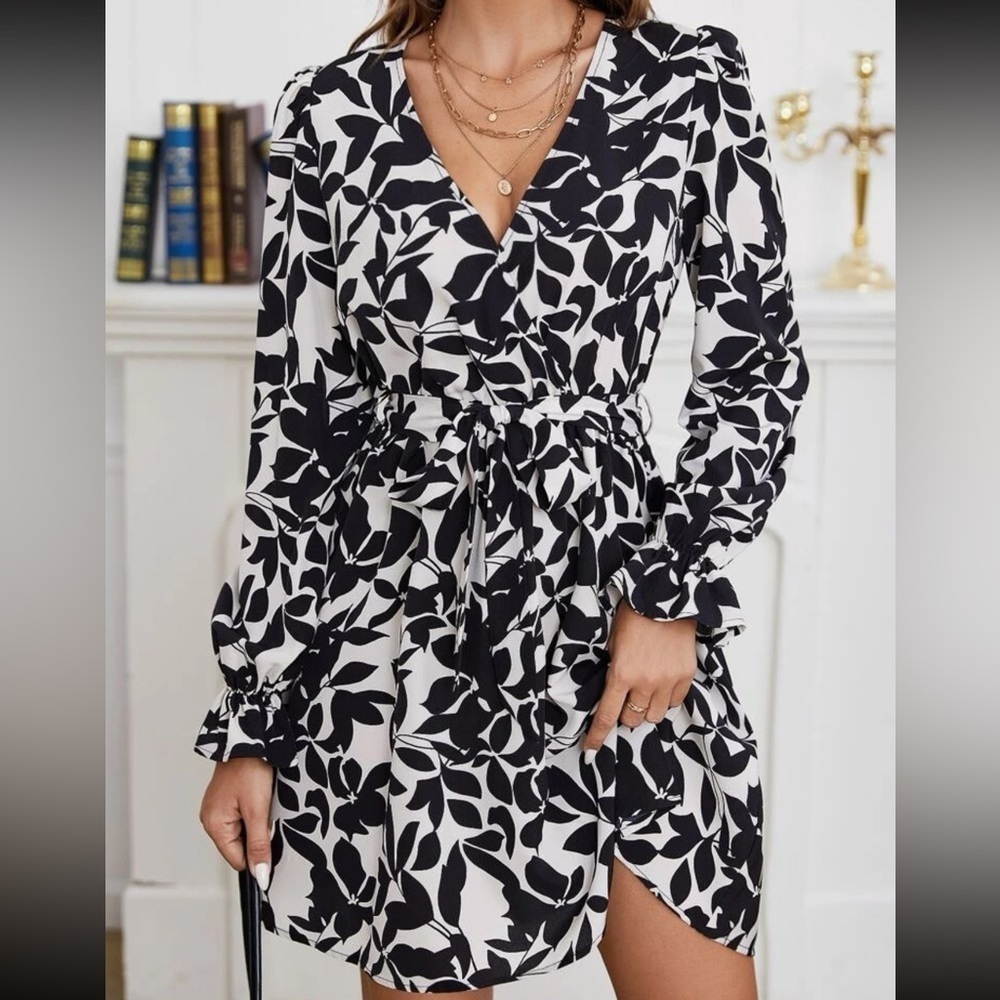 NWT Allover flounce wavy wrap black and white  dress Women, Small, Belted